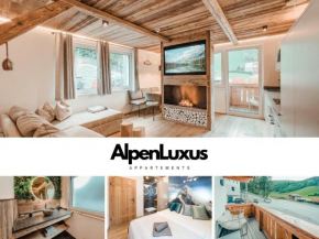 AlpenLuxus presents OLDWOOD CHALET - Balcony & Car Park